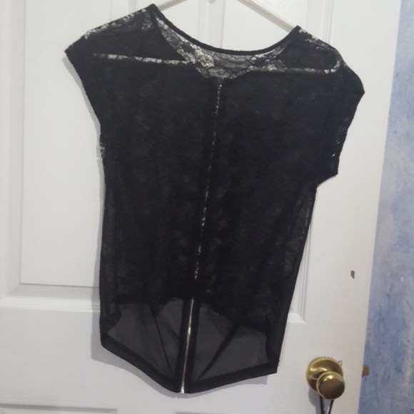 Lace front mesh back high-low shirt - Picture 1 of 4